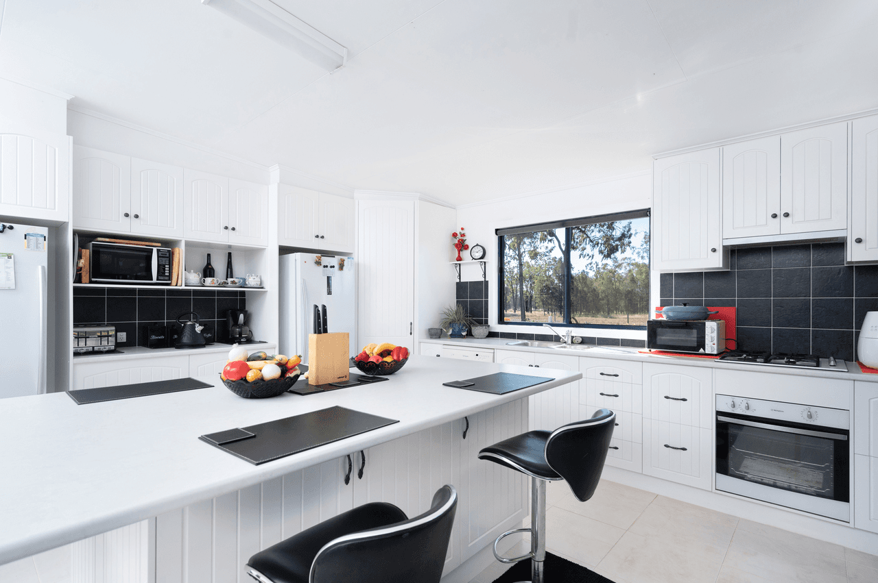 'Pine Hill', CHINCHILLA, QLD 4413