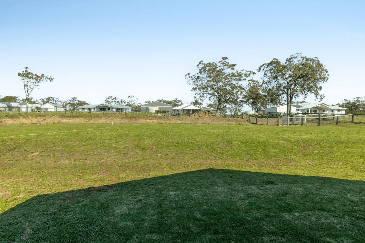 10 Silverleaf Avenue, Mount Rascal, QLD 4350