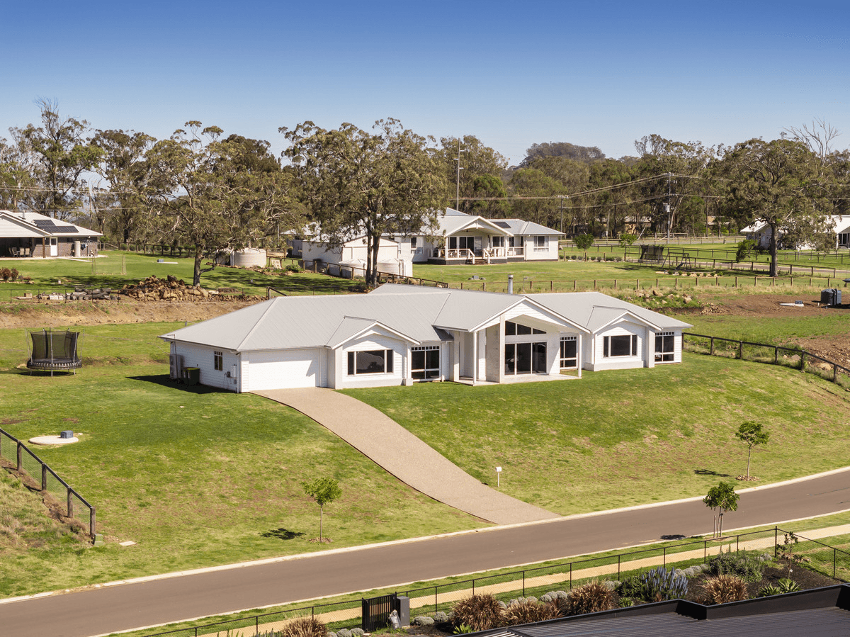 10 Silverleaf Avenue, Mount Rascal, QLD 4350