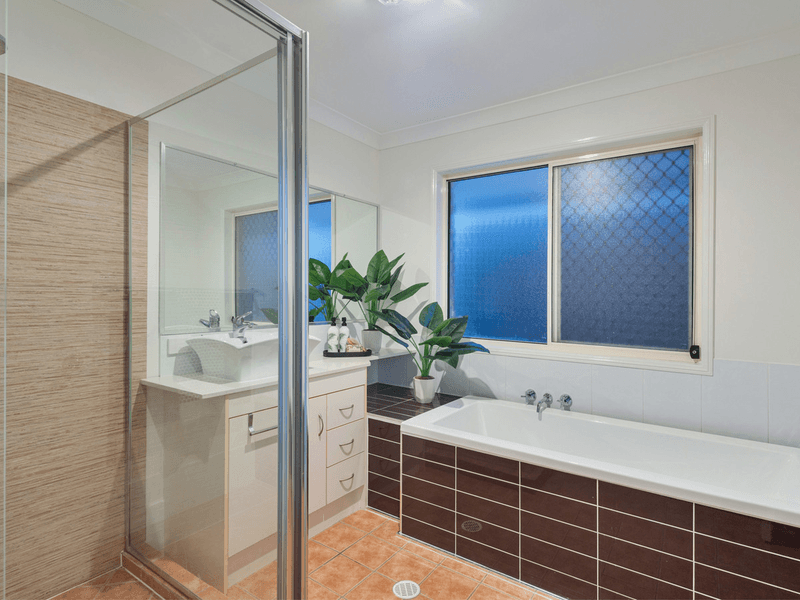 10 Dahlia Crescent, Ormeau, QLD 4208