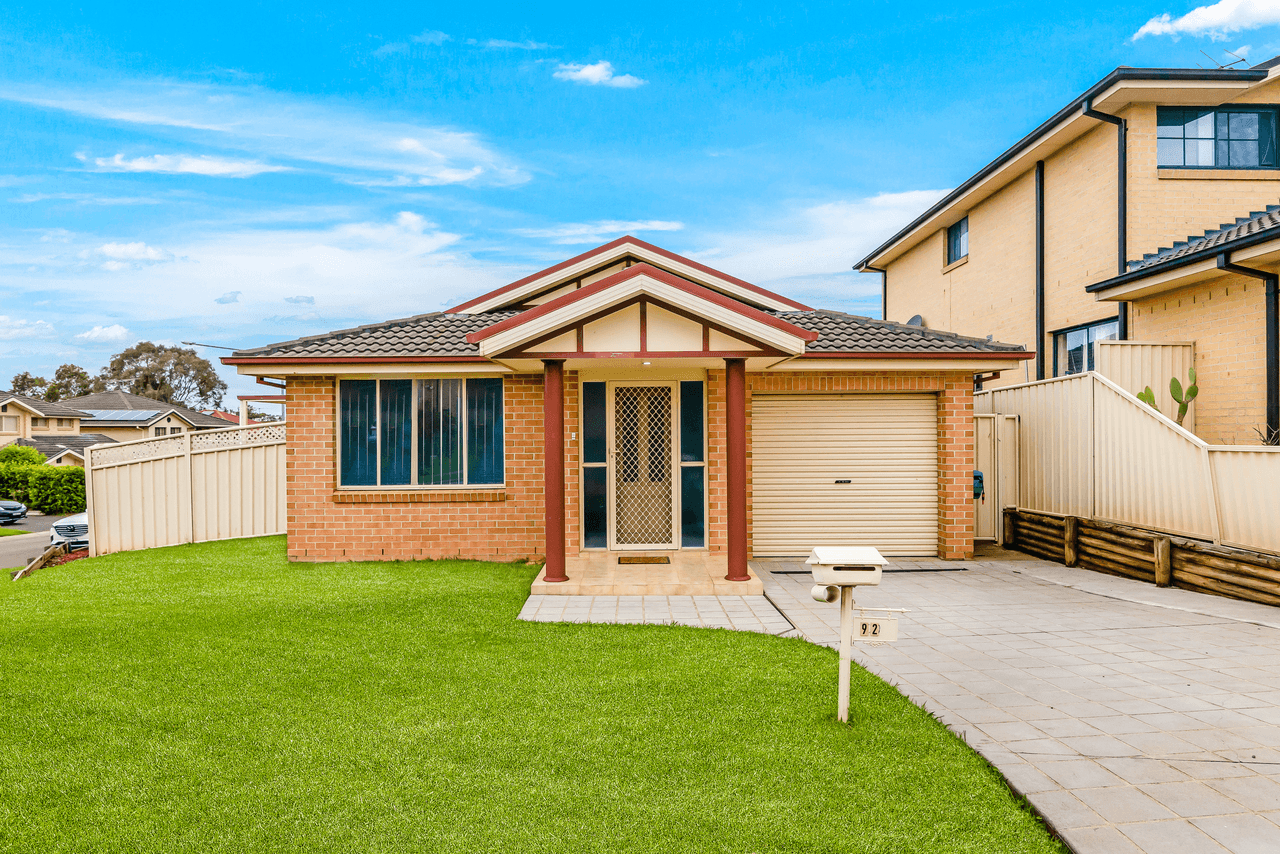 92 Carmichael Drive, WEST HOXTON, NSW 2171