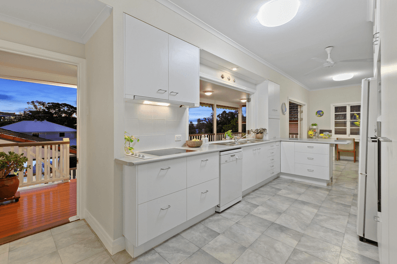 9 Meteor Street, COORPAROO, QLD 4151