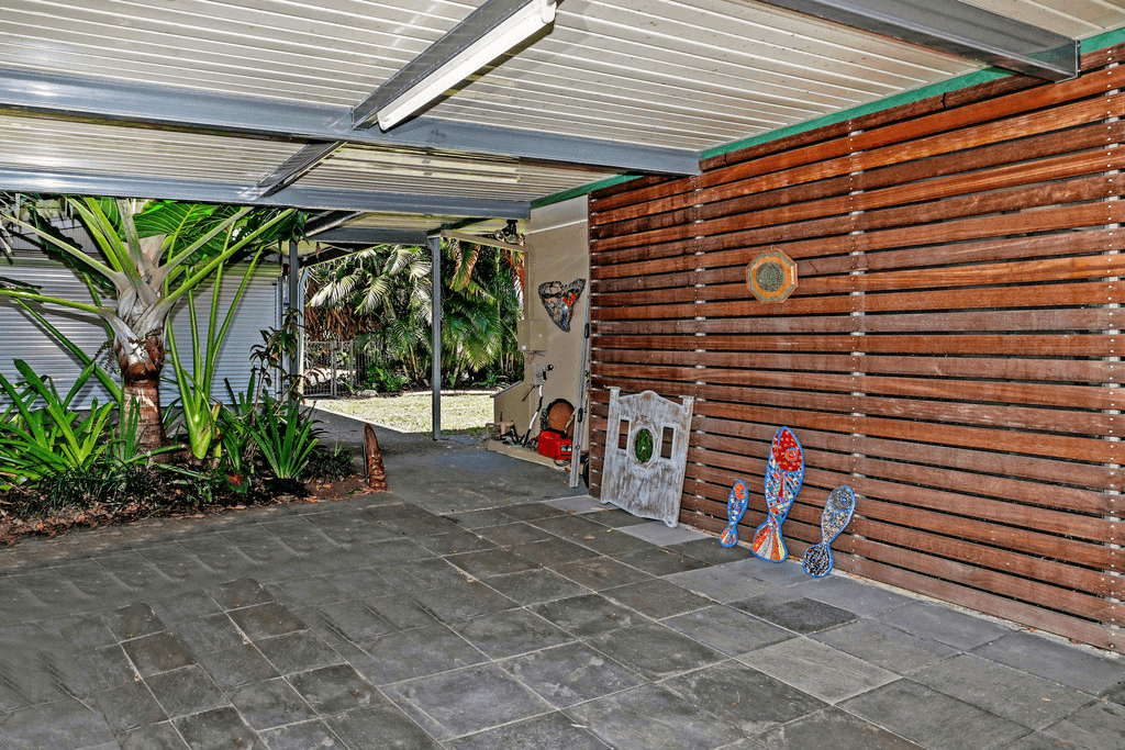 2/2 Granadilla Street, HOLLOWAYS BEACH, QLD 4878