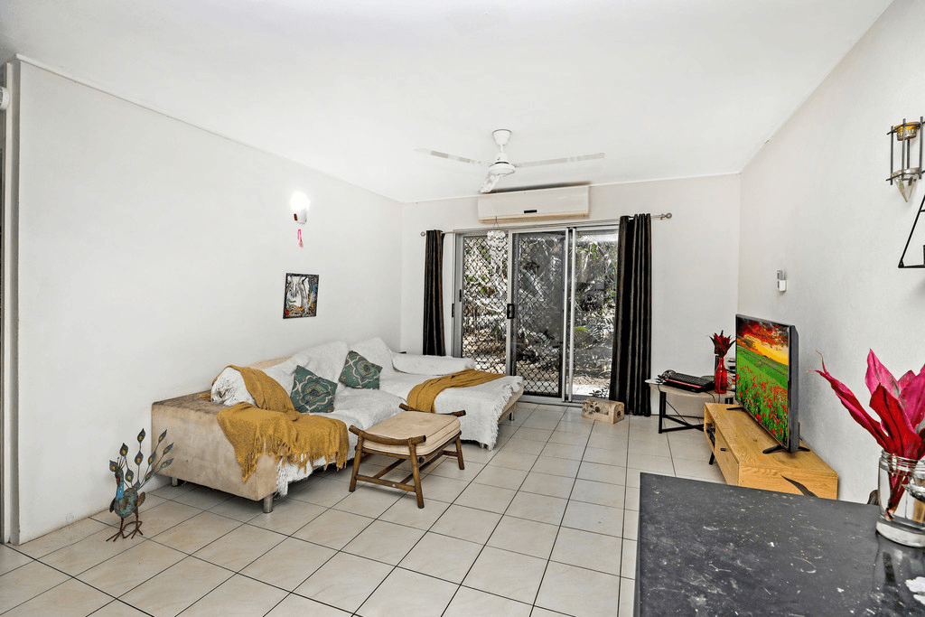 2/2 Granadilla Street, HOLLOWAYS BEACH, QLD 4878