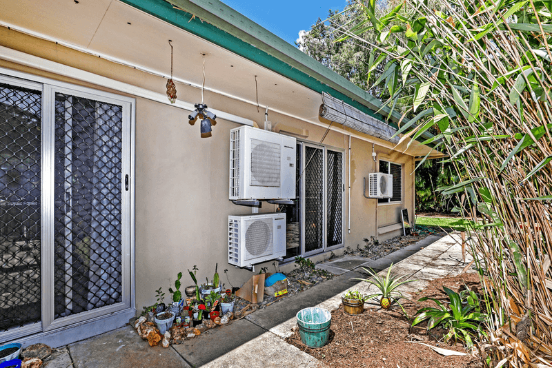 2/2 Granadilla Street, HOLLOWAYS BEACH, QLD 4878