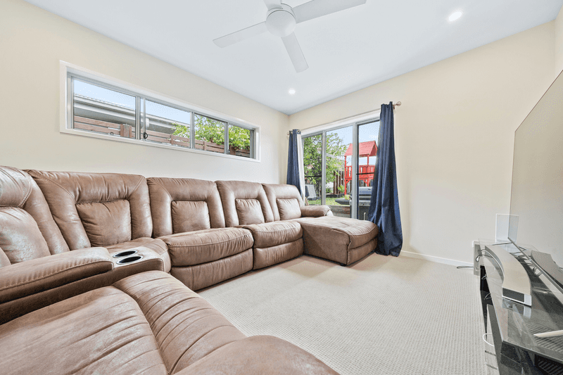 77 Sanctuary Parkway, WATERFORD, QLD 4133