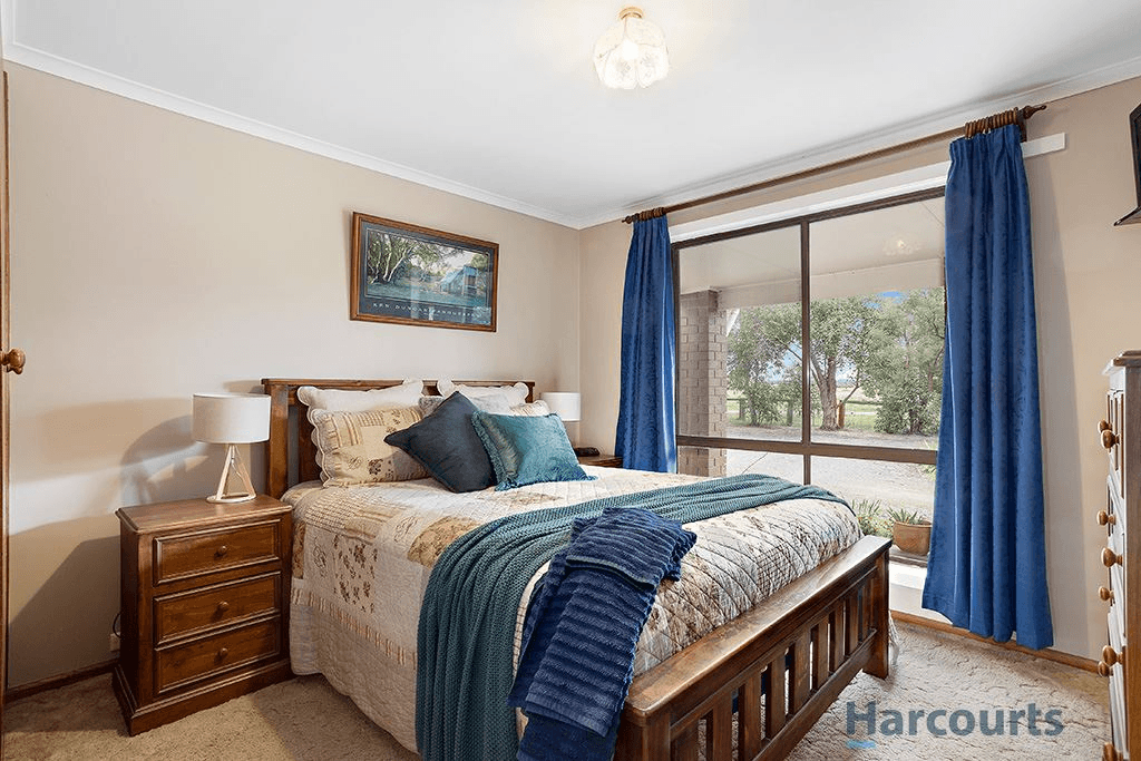 125 Vaggs Road, Ross Creek, VIC 3351