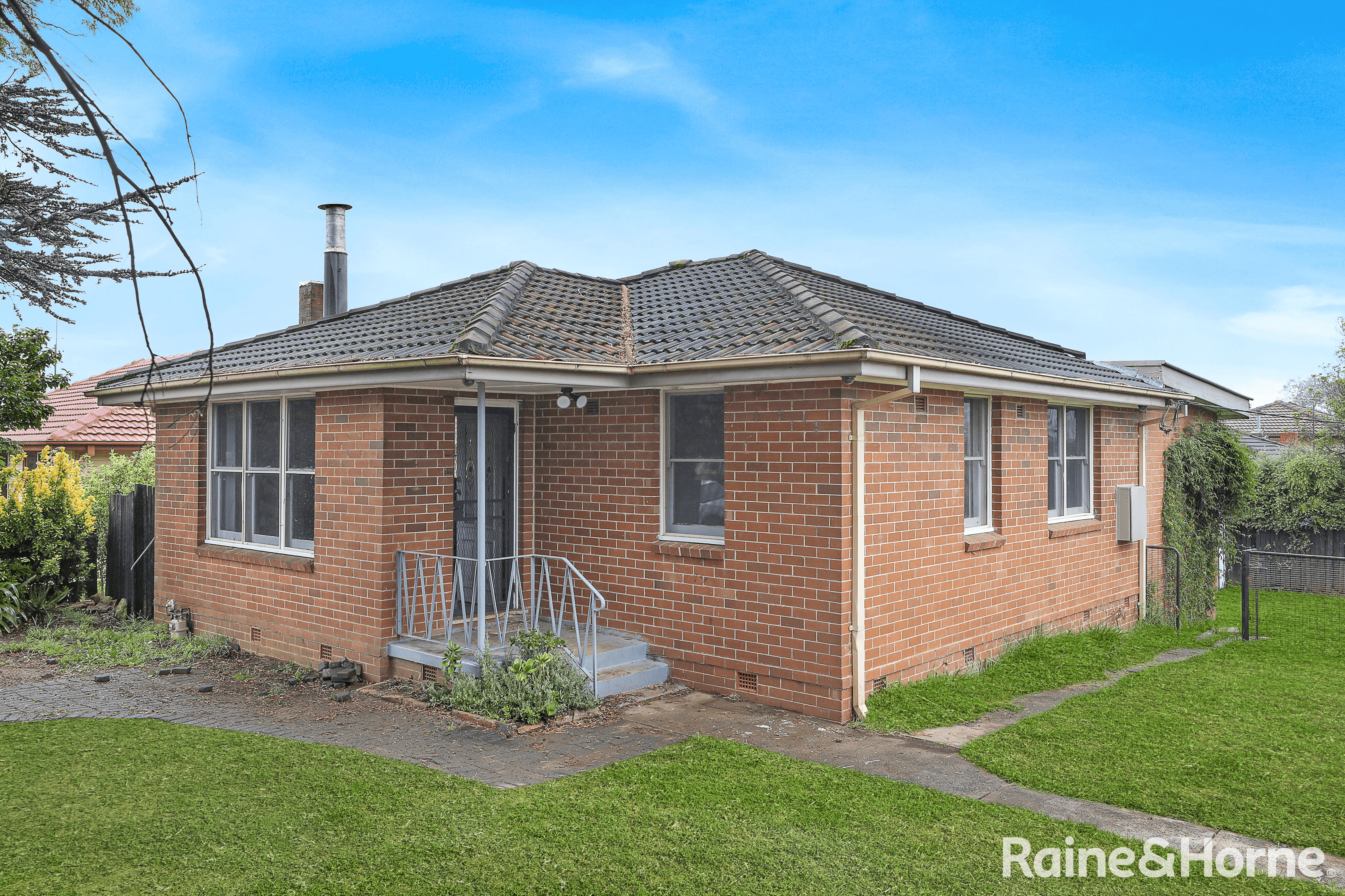 11 Yarrawa Road, MOSS VALE, NSW 2577