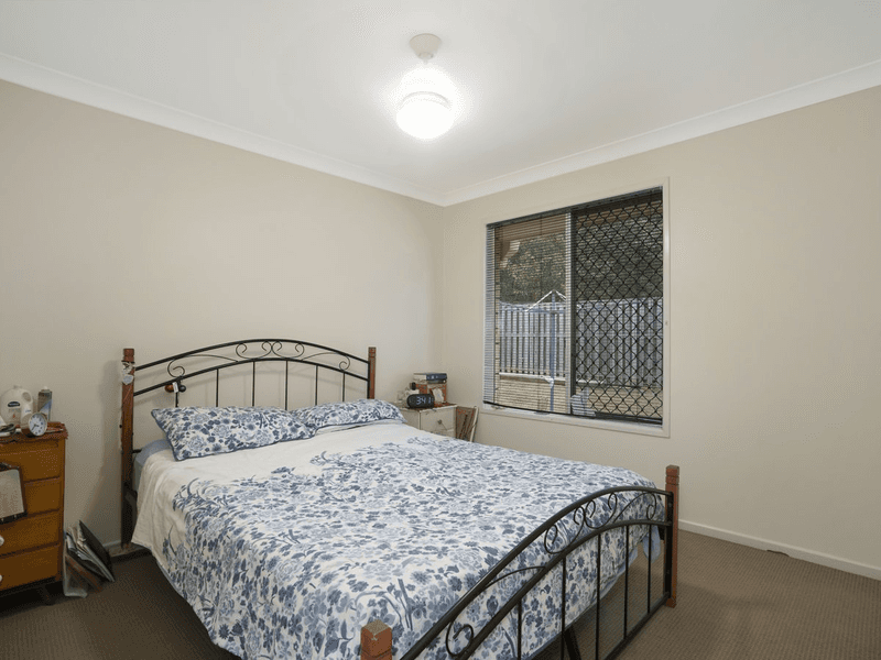 4 Goldenwood Cres, FERNVALE, QLD 4306