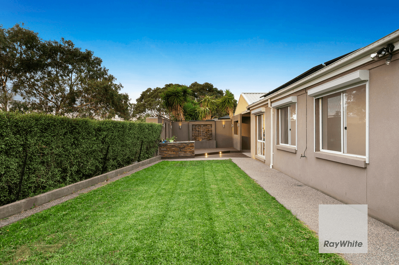 10 Rowell Place, TAYLORS LAKES, VIC 3038