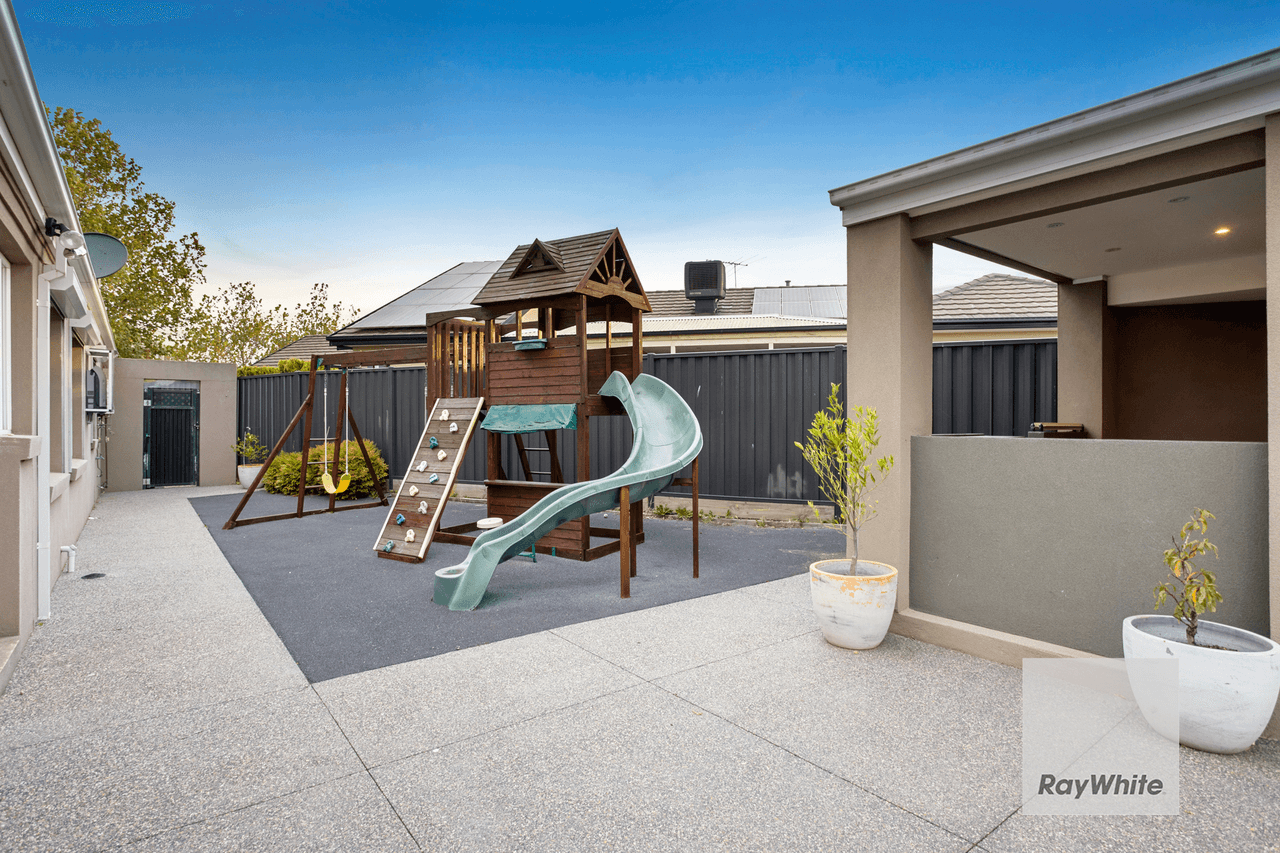 10 Rowell Place, TAYLORS LAKES, VIC 3038