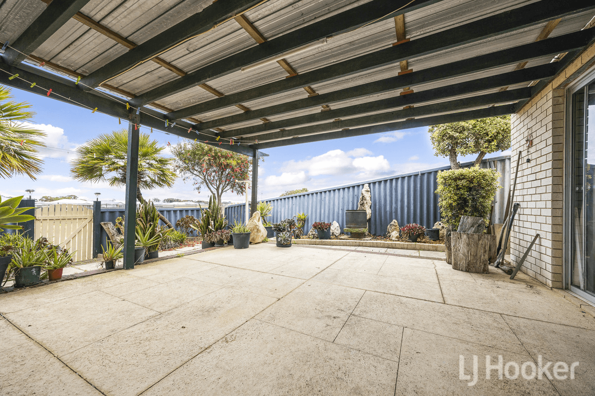 61 Moorpark Avenue, YANCHEP, WA 6035