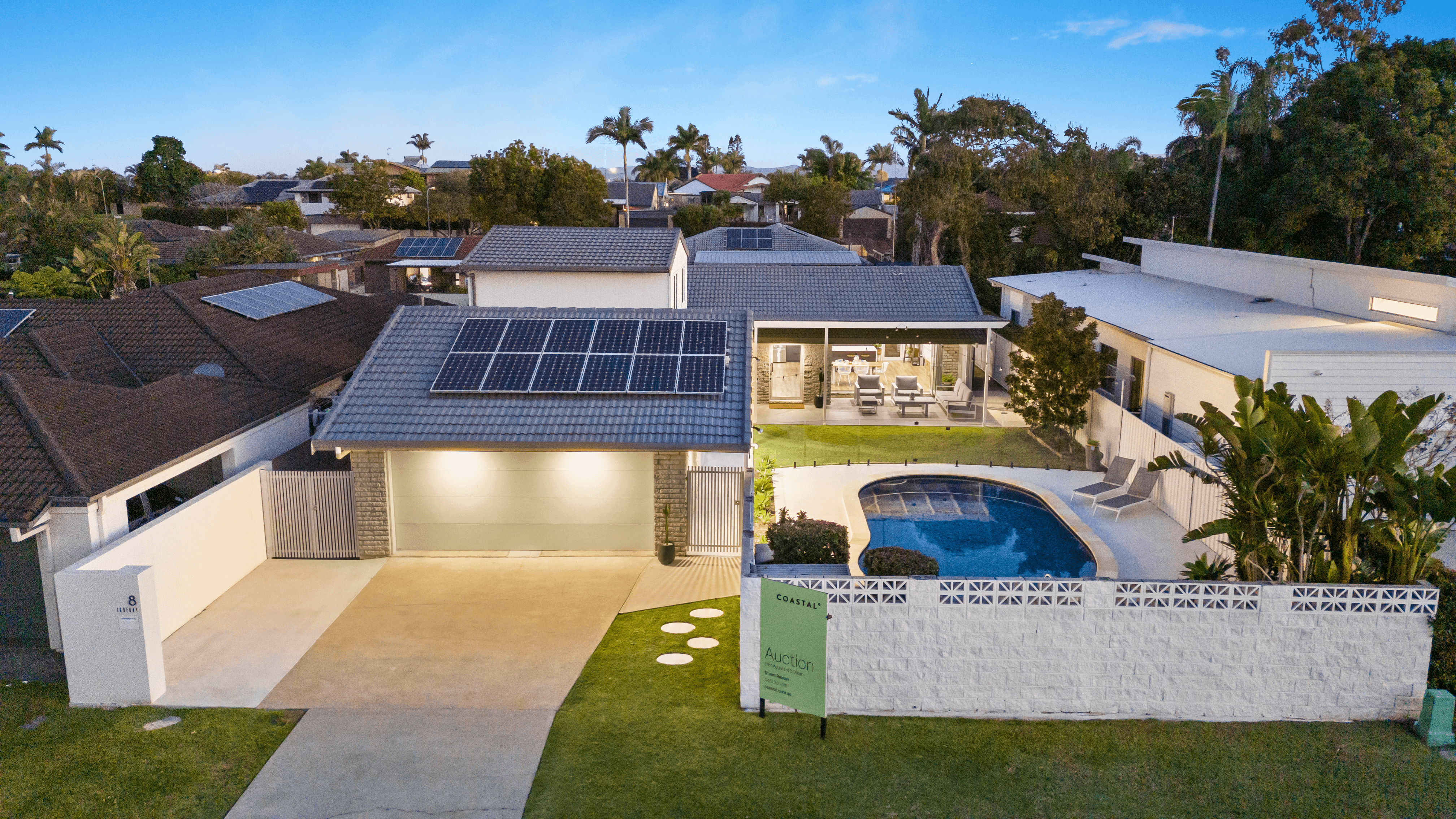 8 Inveray Avenue, BENOWA WATERS, QLD 4217