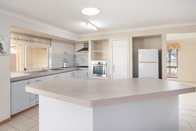 12 Black Swan Drive, West Busselton, WA 6280