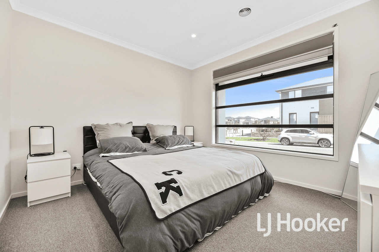 15 Landsdowne Avenue, CLYDE NORTH, VIC 3978