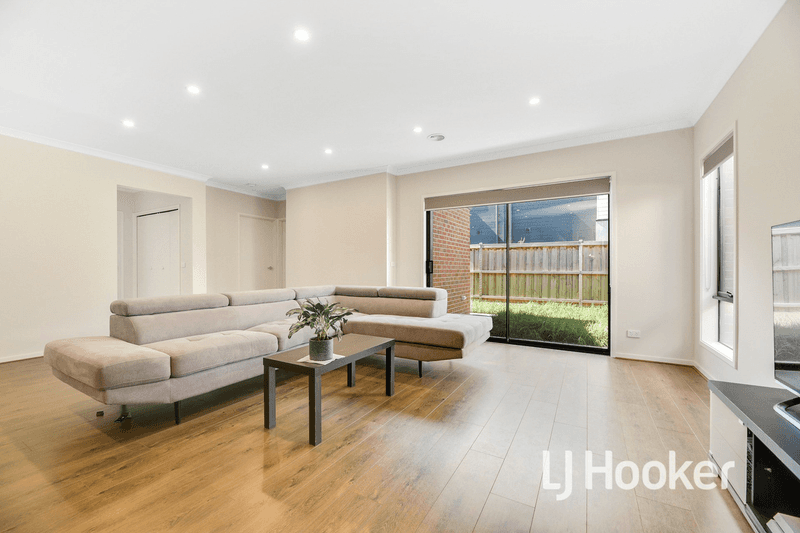 15 Landsdowne Avenue, CLYDE NORTH, VIC 3978