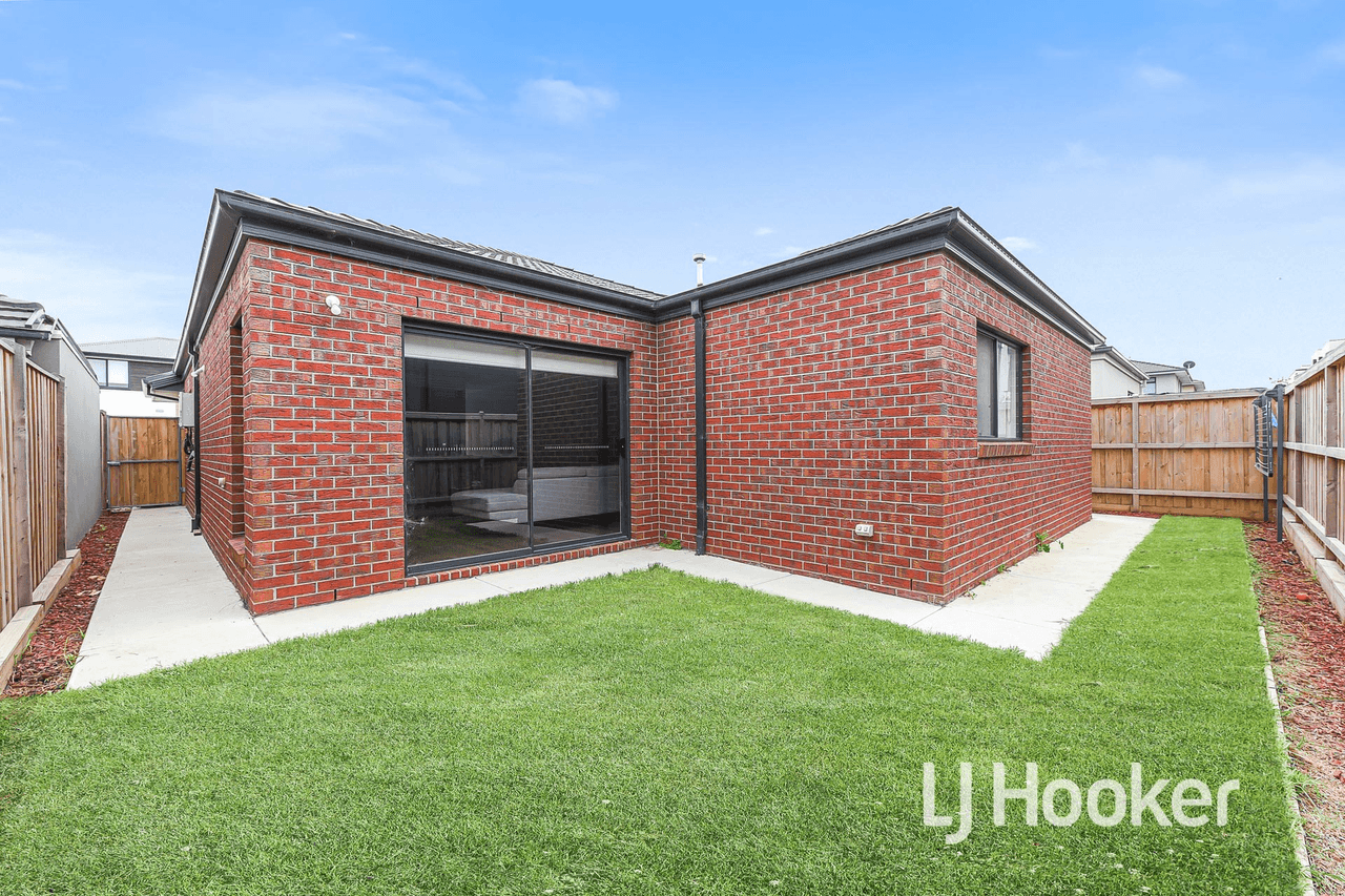 15 Landsdowne Avenue, CLYDE NORTH, VIC 3978