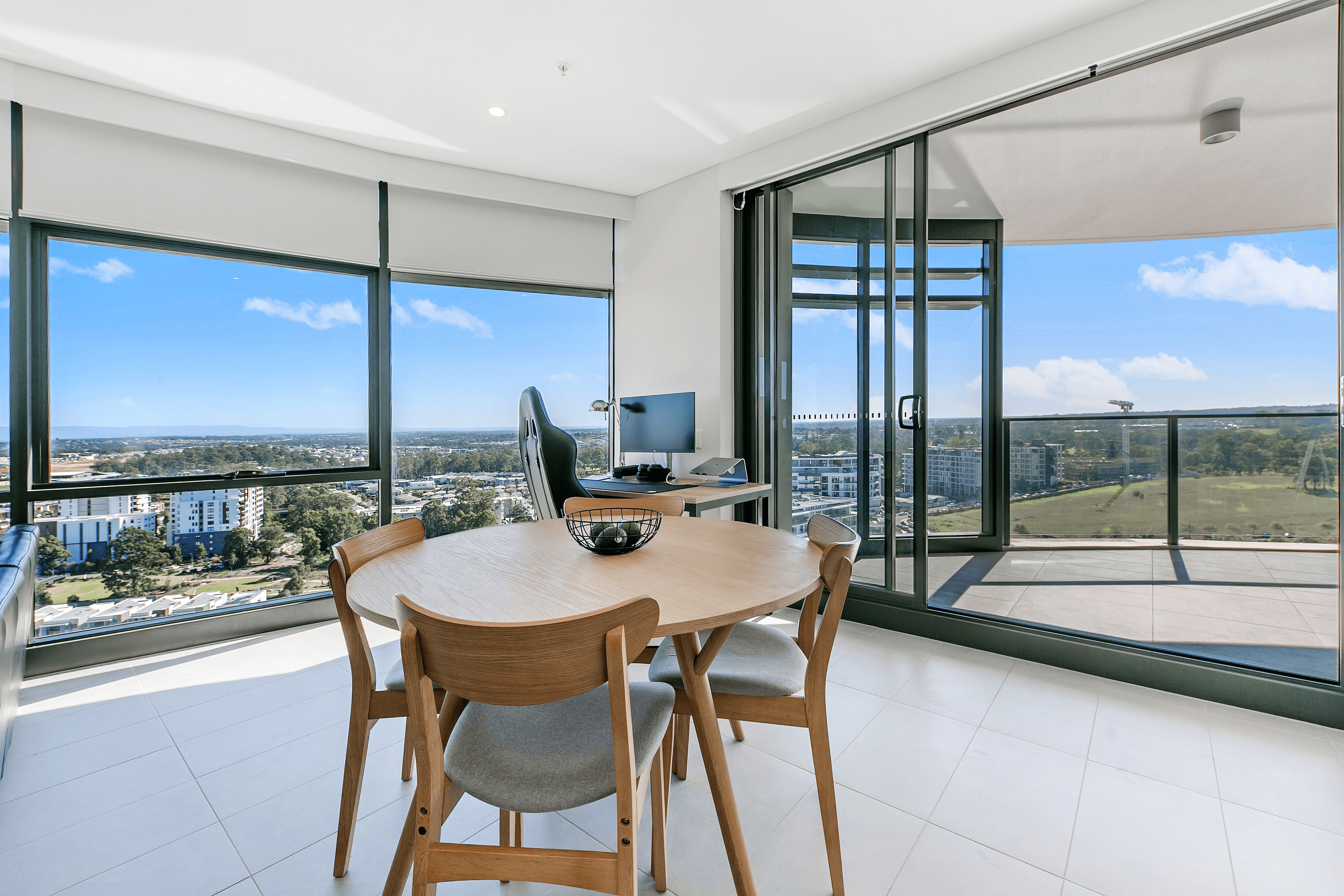 1710/11 Solent Circuit, NORWEST, NSW 2153