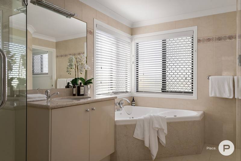 6 Hely Place, Mount Ommaney, QLD 4074