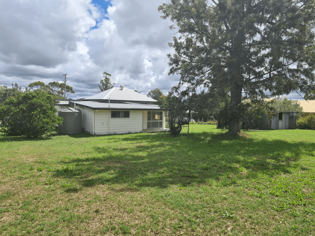 12 Dale Street, CROWS NEST, QLD 4355