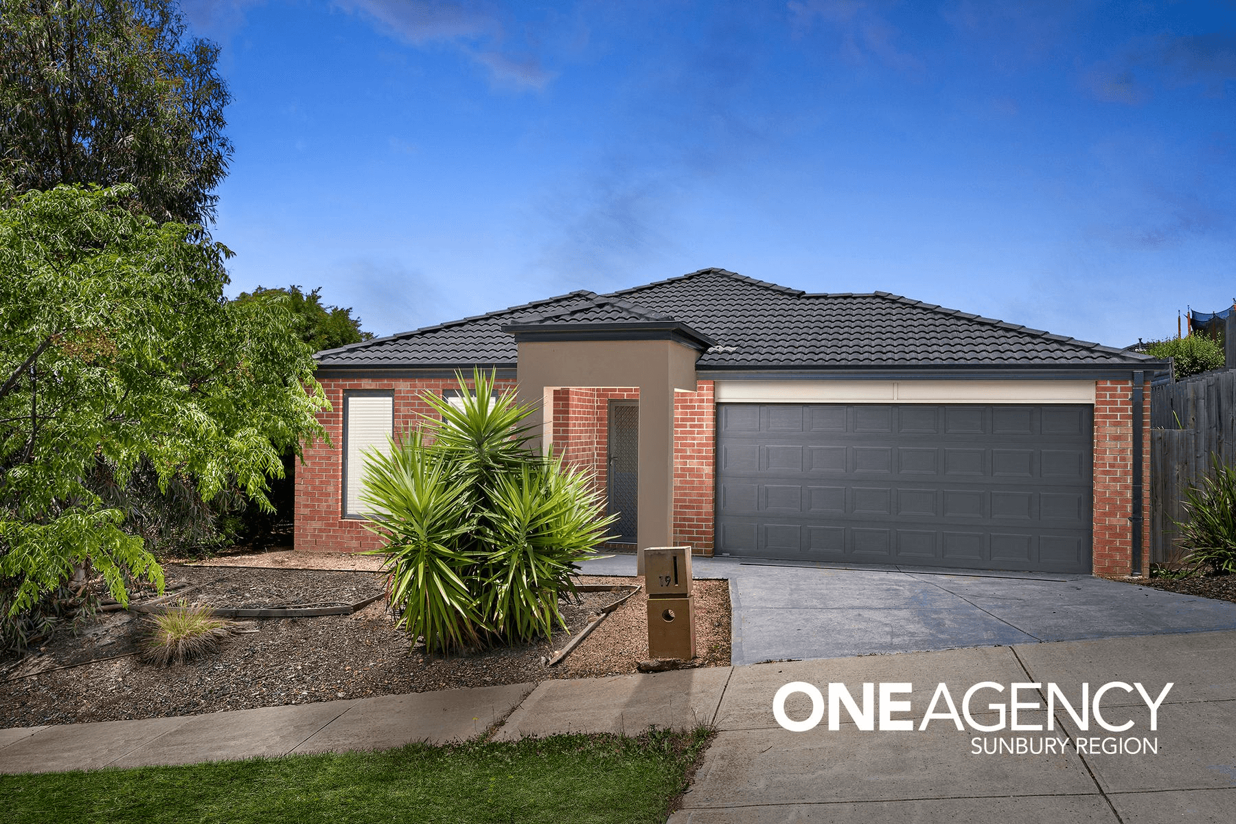 19 Glastonbury Drive, SUNBURY, VIC 3429