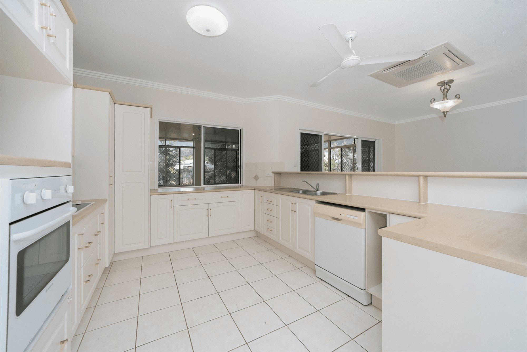 7 LONDON COURT, MOUNT LOUISA, QLD 4814