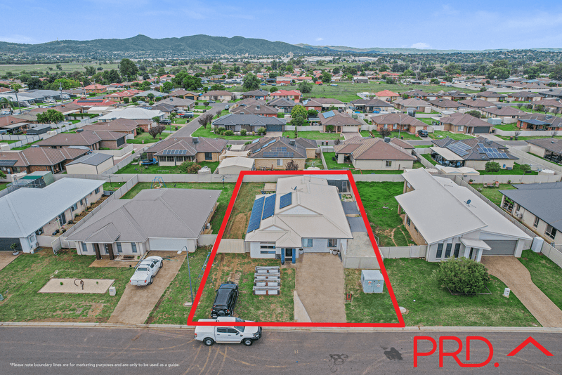 11 Carnegie Place, TAMWORTH, NSW 2340