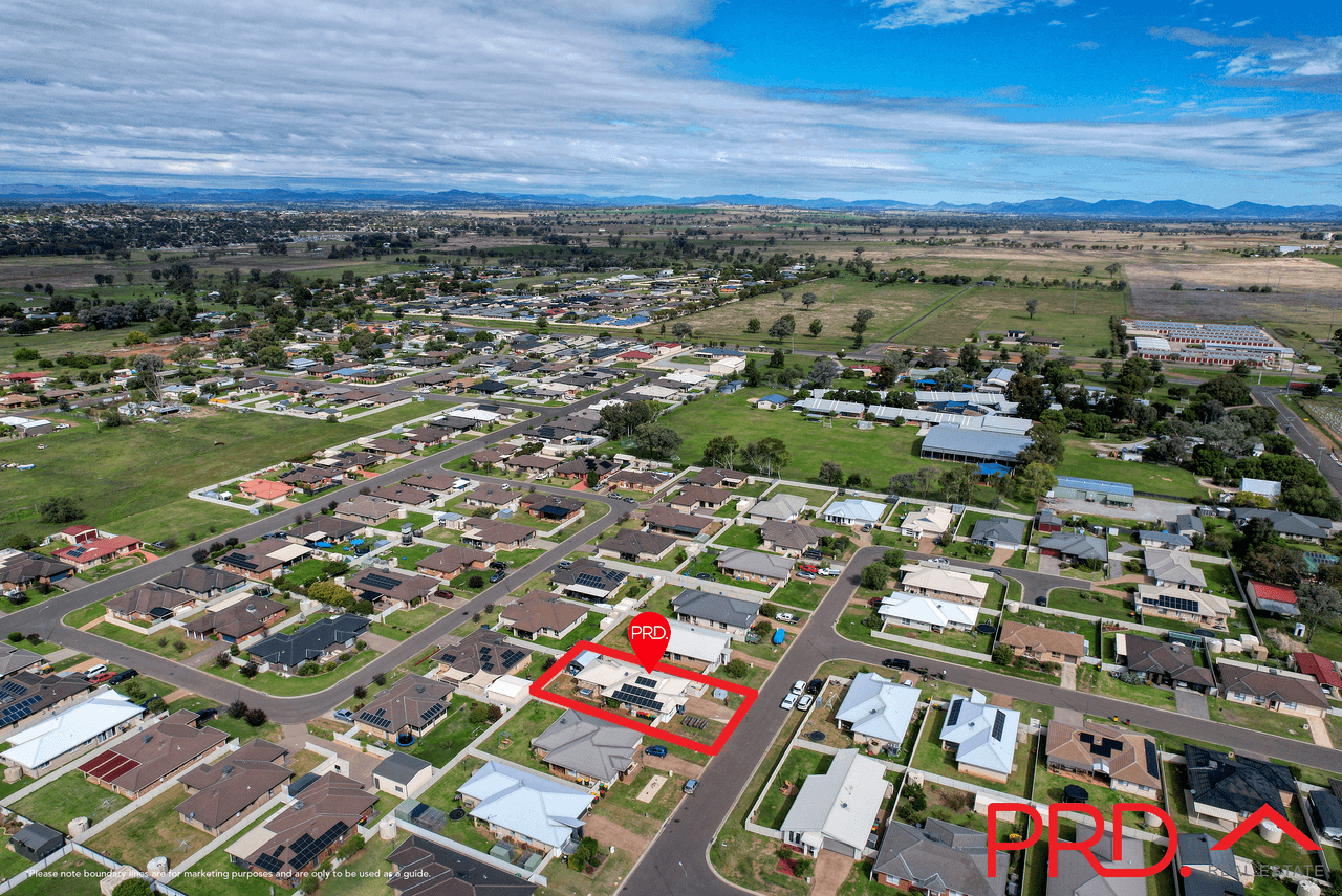 11 Carnegie Place, TAMWORTH, NSW 2340