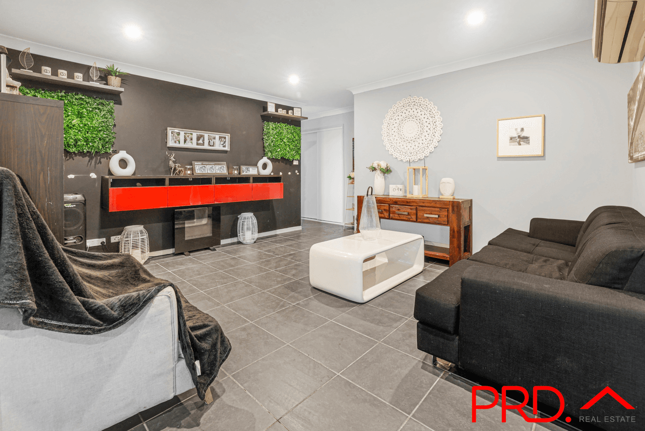 11 Carnegie Place, TAMWORTH, NSW 2340