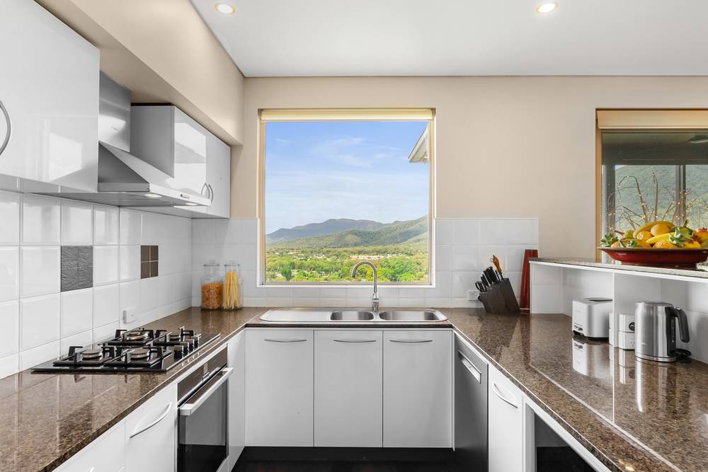9/13 Colonel Cummings Drive, Palm Cove, QLD 4879