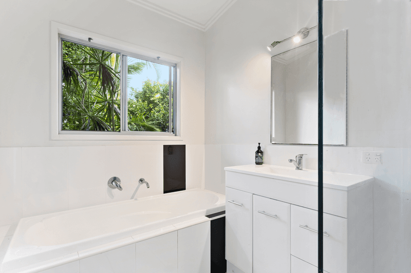 4 Caffery Court, COOLUM BEACH, QLD 4573