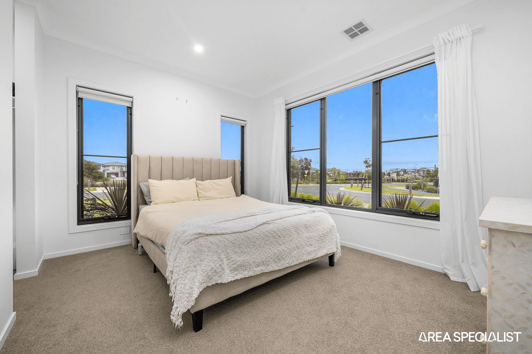 2 Woolly Parade, Clyde North, VIC 3978