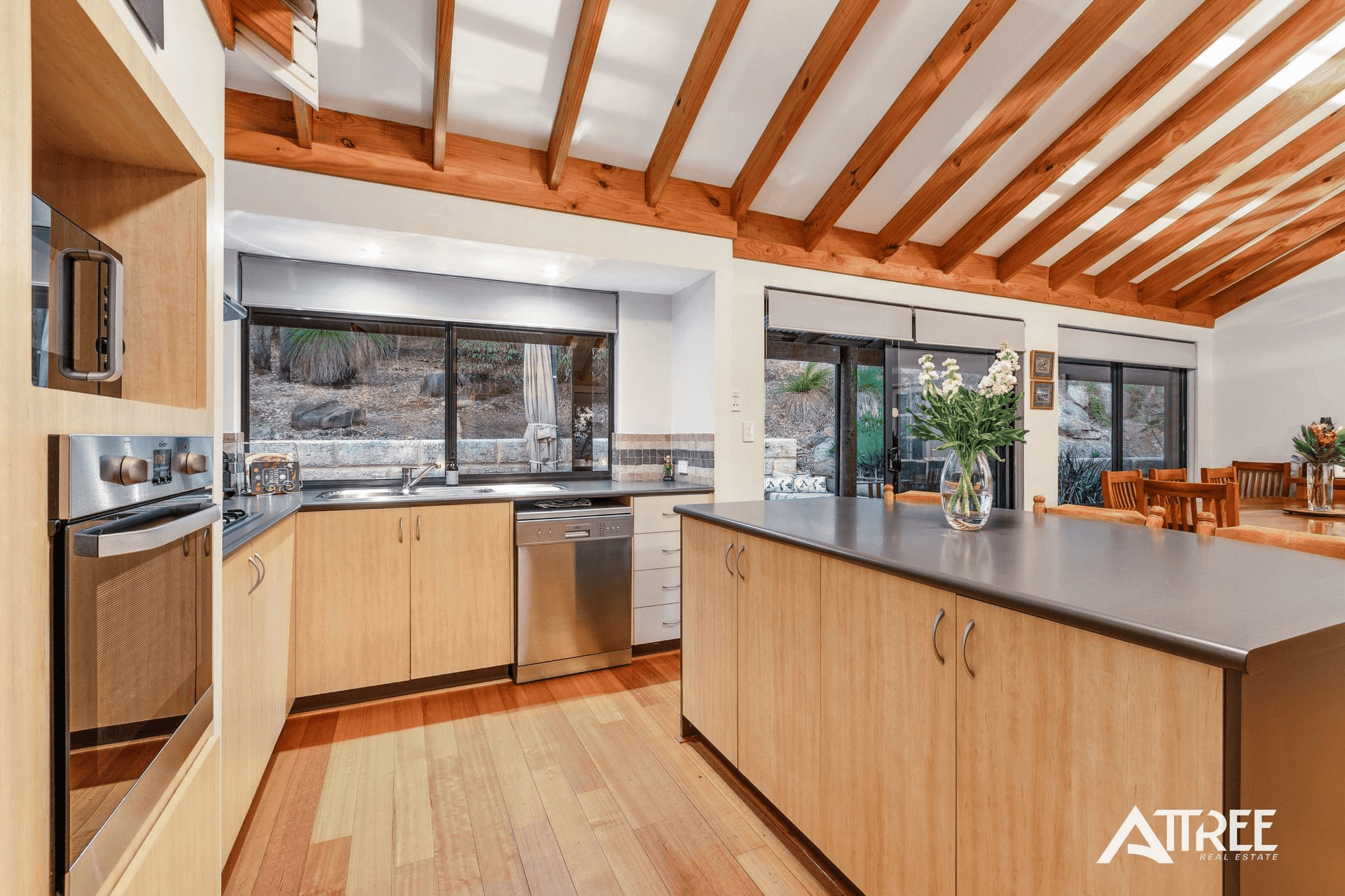 6 Summit View, Mount Richon, WA 6112