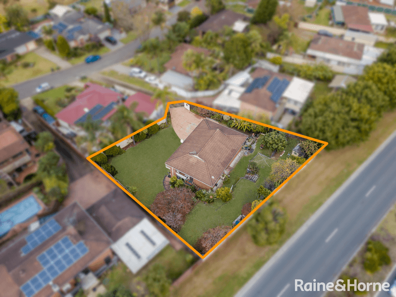 10 Harcourt Place, EAGLE VALE, NSW 2558