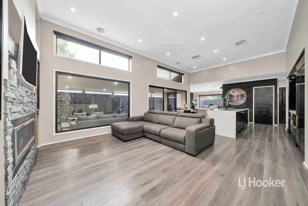 22 Walton Loop, POINT COOK, VIC 3030