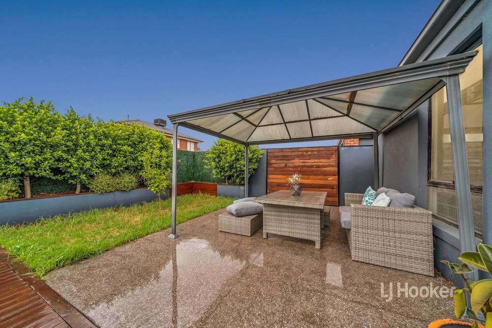 22 Walton Loop, POINT COOK, VIC 3030