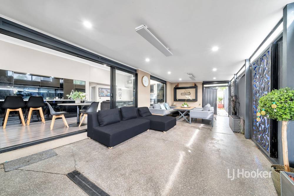 22 Walton Loop, POINT COOK, VIC 3030