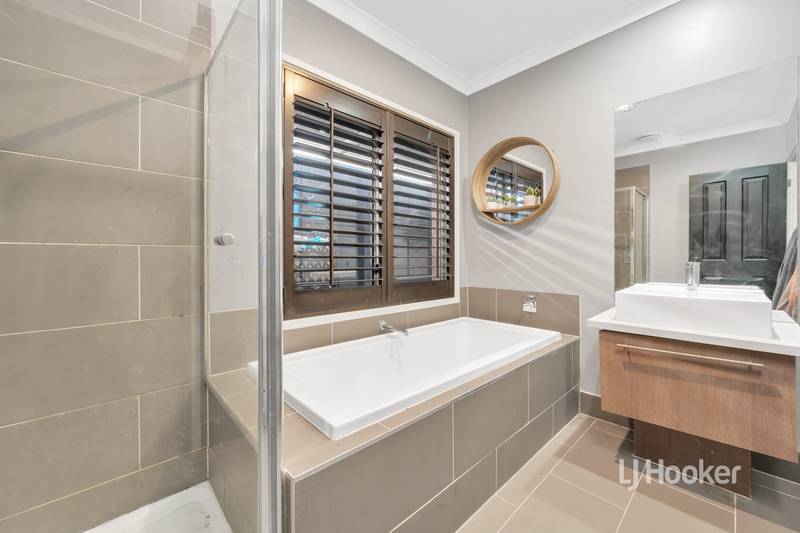 22 Walton Loop, POINT COOK, VIC 3030