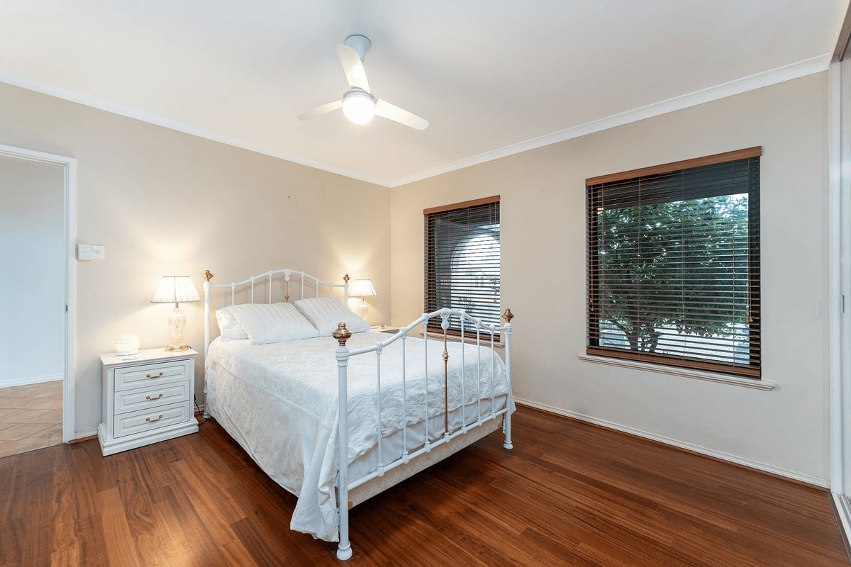 12 Coastal Retreat, Wannanup, WA 6210