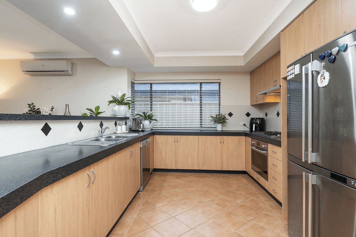 12 Coastal Retreat, Wannanup, WA 6210