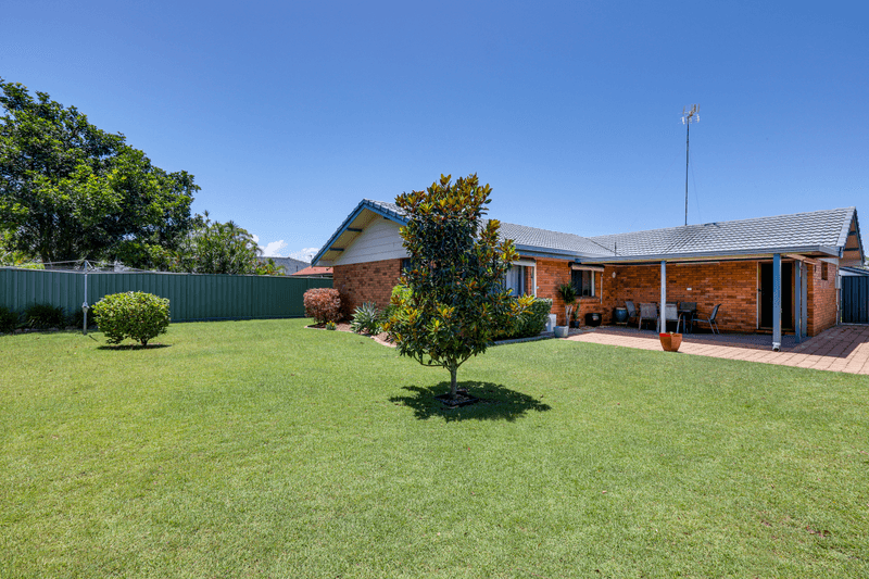 126 Oceanic Drive, MERMAID WATERS, QLD 4218