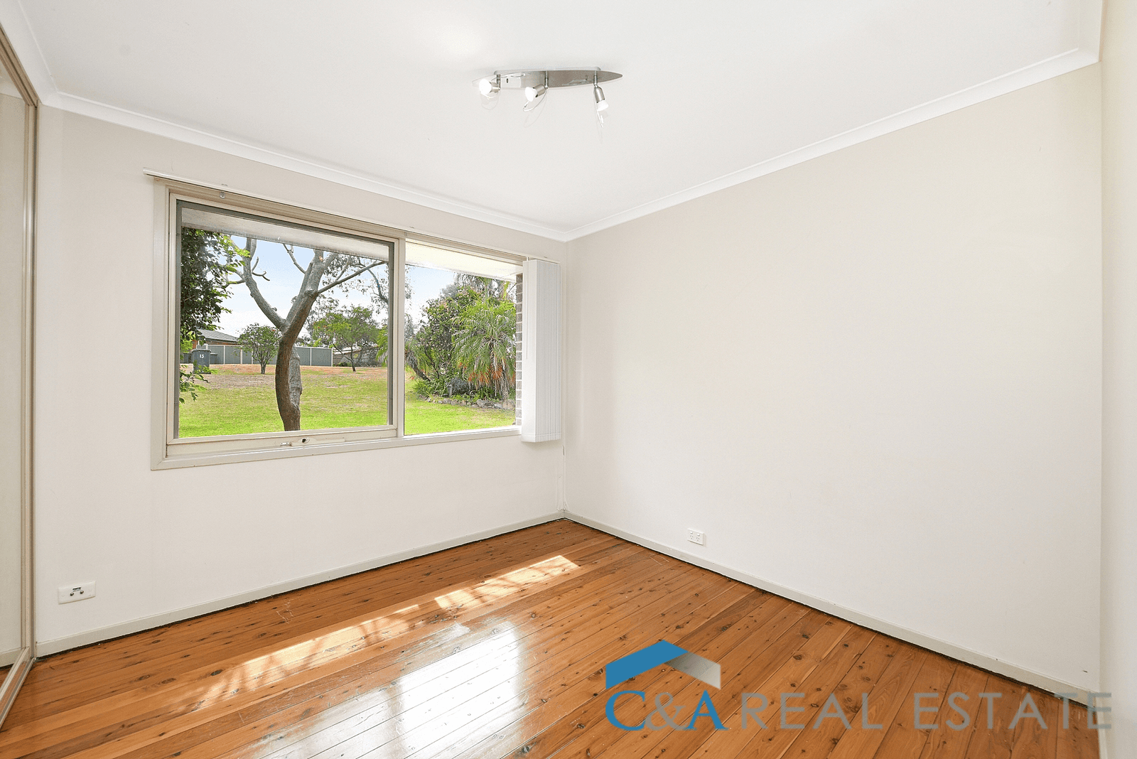 15 Alabaster Place, EAGLE VALE, NSW 2558