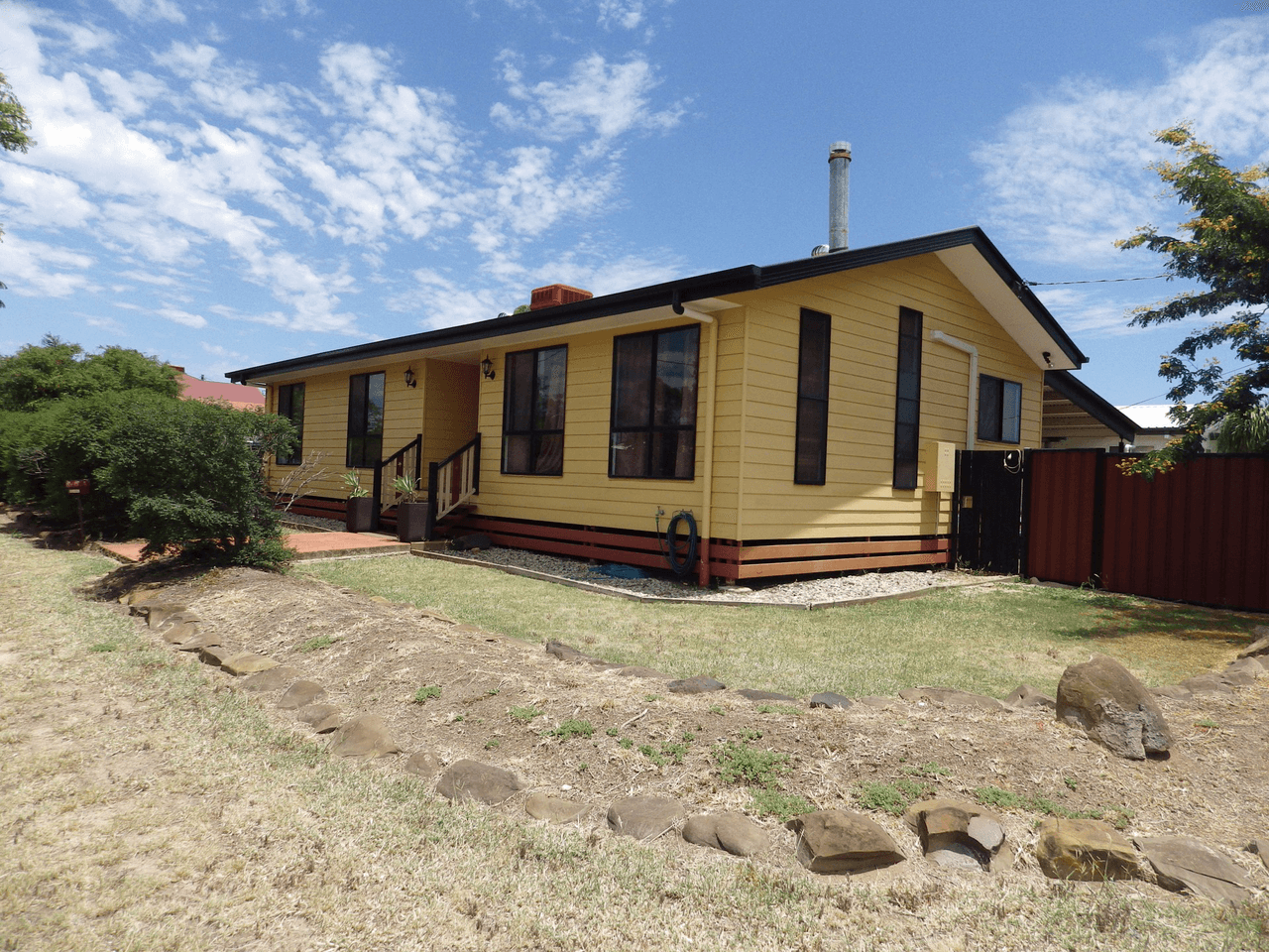 111 Quintin Street, ROMA, QLD 4455