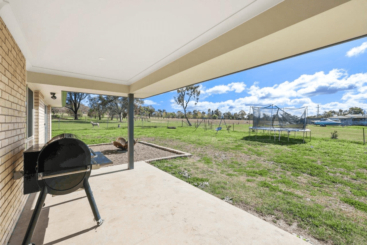 51 Spains Lane, TAMWORTH, NSW 2340