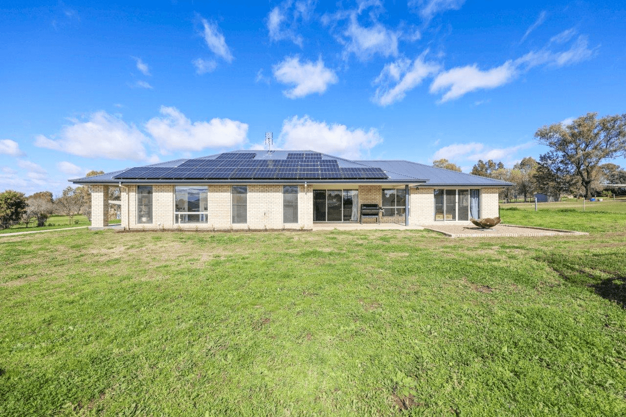 51 Spains Lane, TAMWORTH, NSW 2340