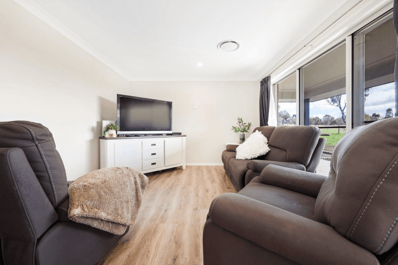 51 Spains Lane, TAMWORTH, NSW 2340