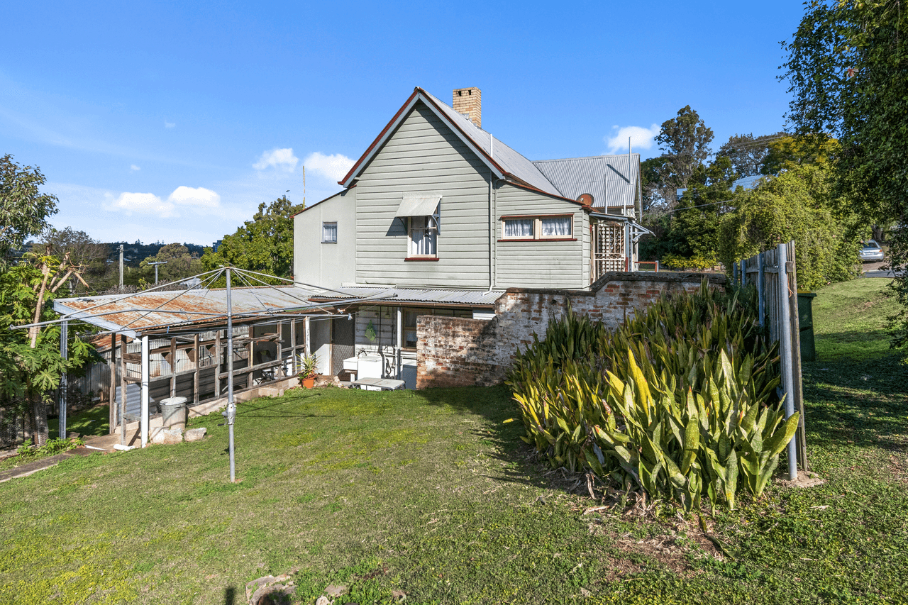 4 Panton Street, WOODEND, QLD 4305