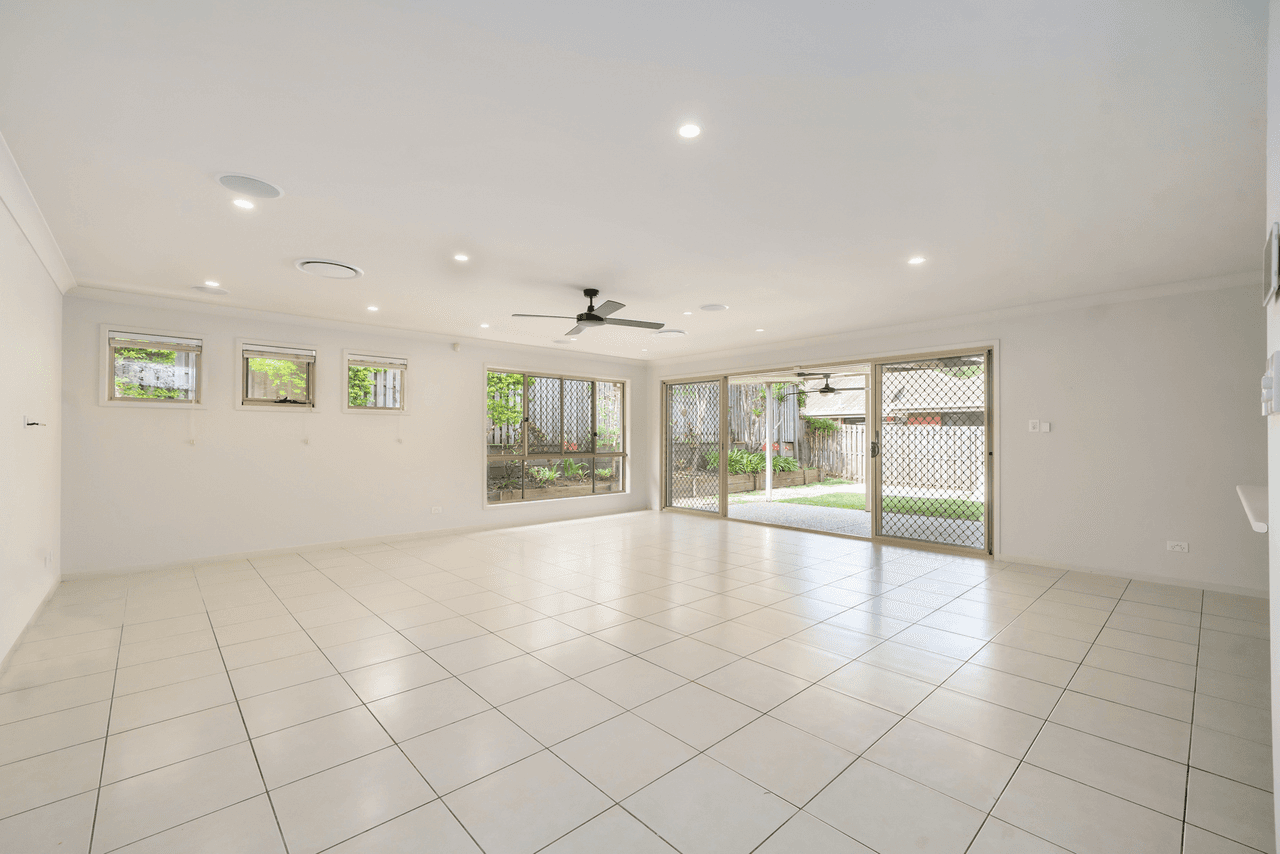 2 Lilly Crescent, KALLANGUR, QLD 4503