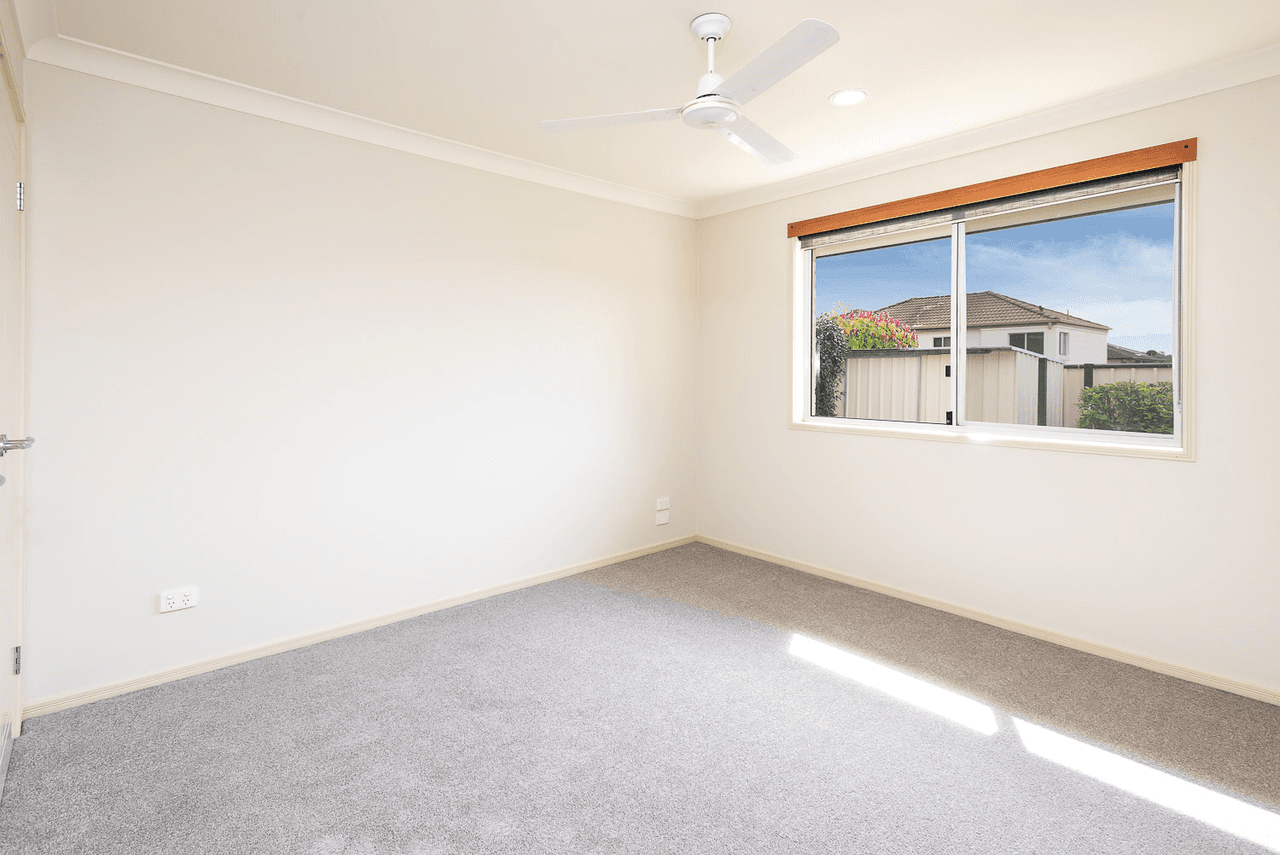 8 Applegum Place, MOLENDINAR, QLD 4214