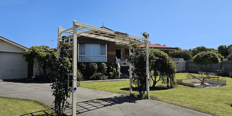 11 Morkham Crt, LAKES ENTRANCE, VIC 3909